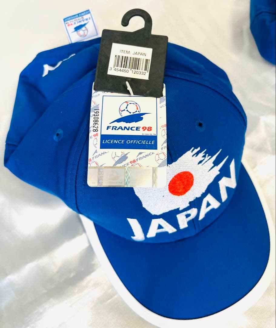 ワールドカップ日本代表全選手＆トルシエ監督サイン付き中田英寿ユニフォームおまけ付