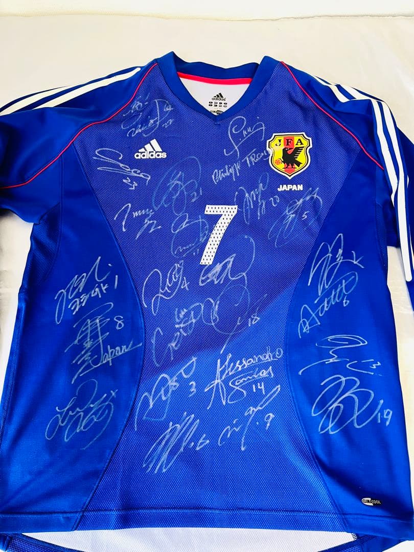 ワールドカップ日本代表全選手＆トルシエ監督サイン付き中田英寿ユニフォームおまけ付