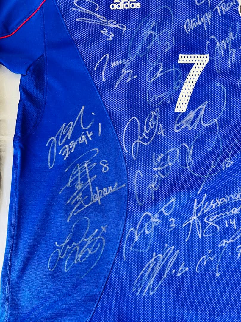 ワールドカップ日本代表全選手＆トルシエ監督サイン付き中田英寿ユニフォームおまけ付