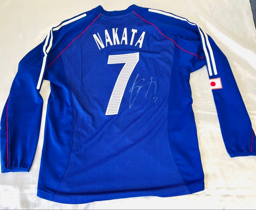 ワールドカップ日本代表全選手＆トルシエ監督サイン付き中田英寿ユニフォームおまけ付
