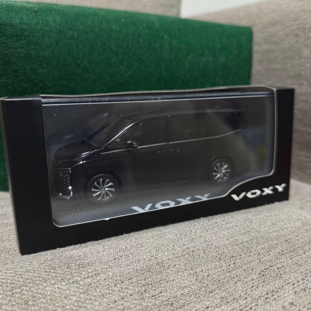 Voxy ブラック ミニカー 1/30 スケール