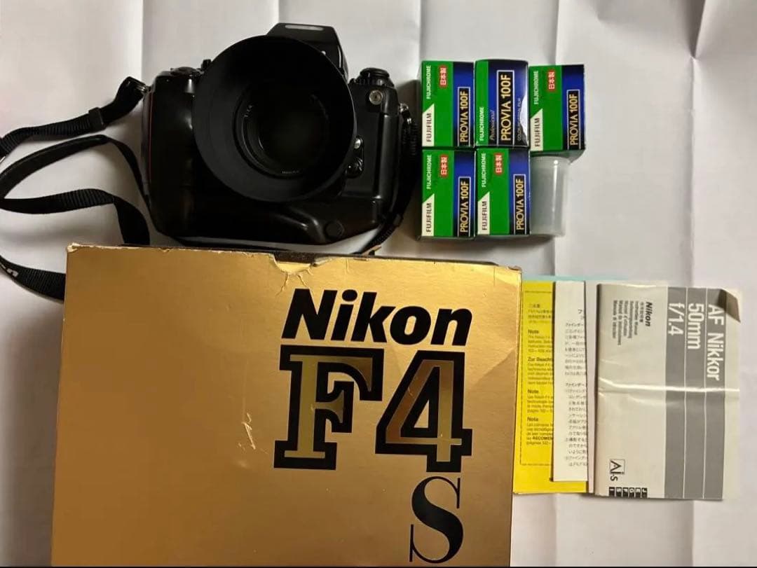 Nikon F4S 一眼レフカメラ + AF Nikkor 50mm