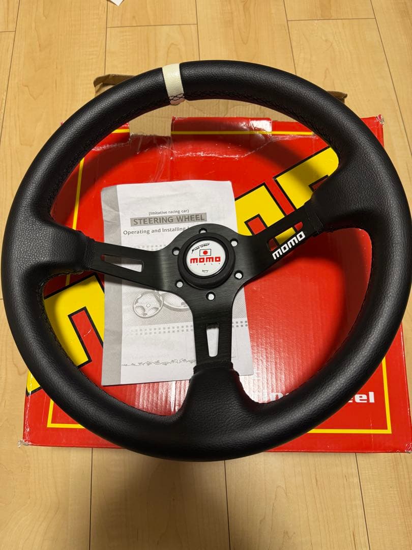 モモmomoステアリング 33cm 美品