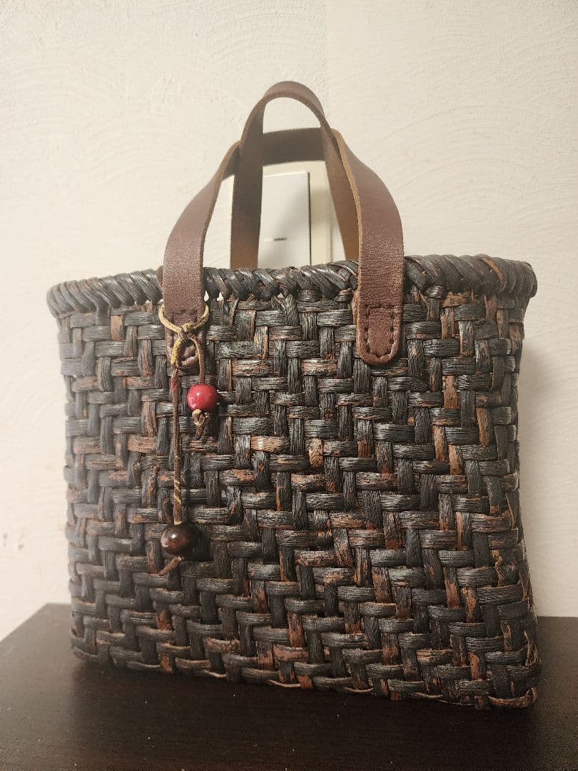 国産山葡萄　アンティークかごバッグ　手作り巾着付き　センソユニコ慈雨等