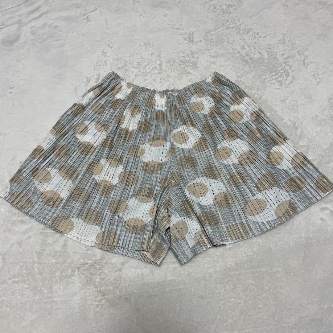 プリーツプリーズ　イッセイミヤケ ショートパンツ　ドット