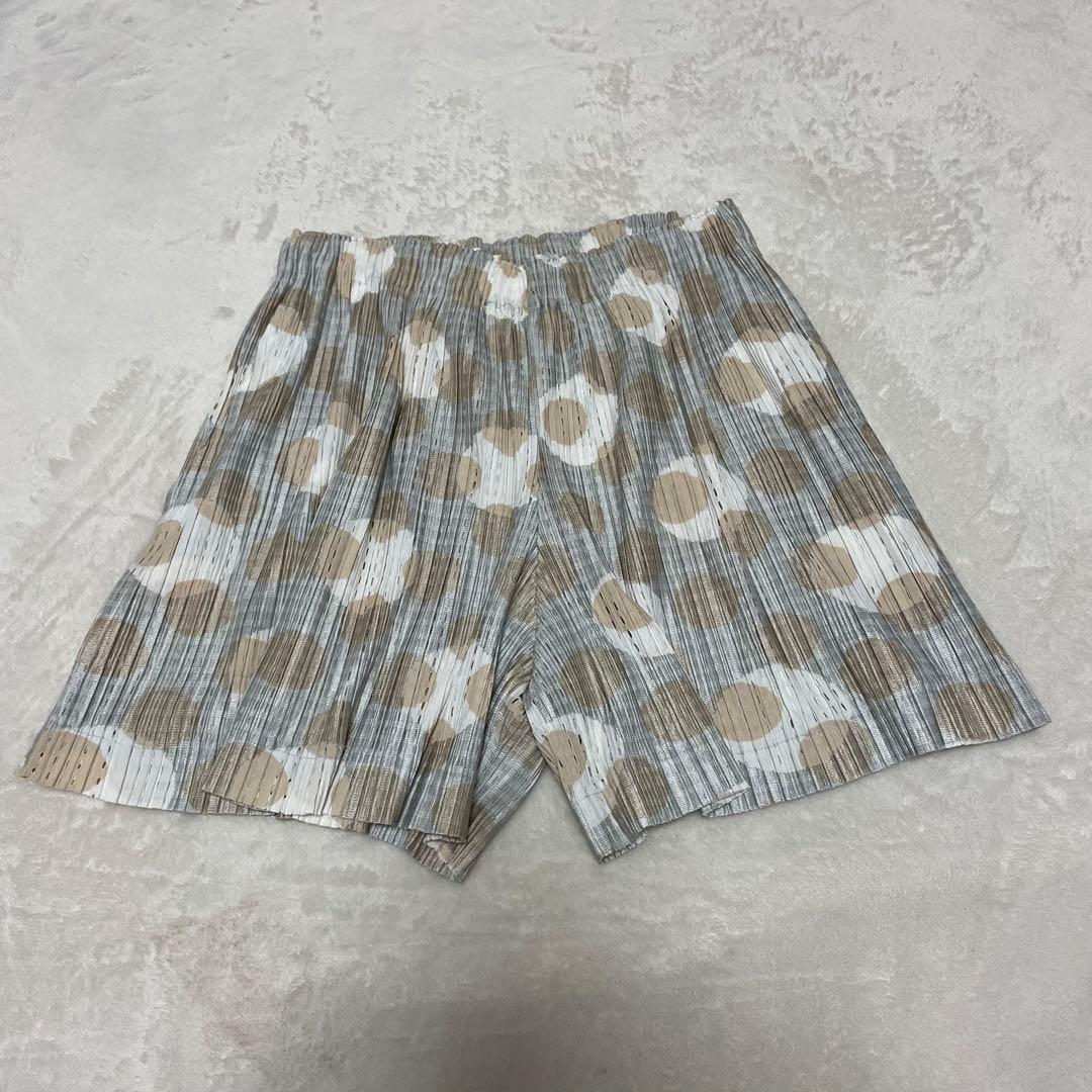 プリーツプリーズ　イッセイミヤケ ショートパンツ　ドット