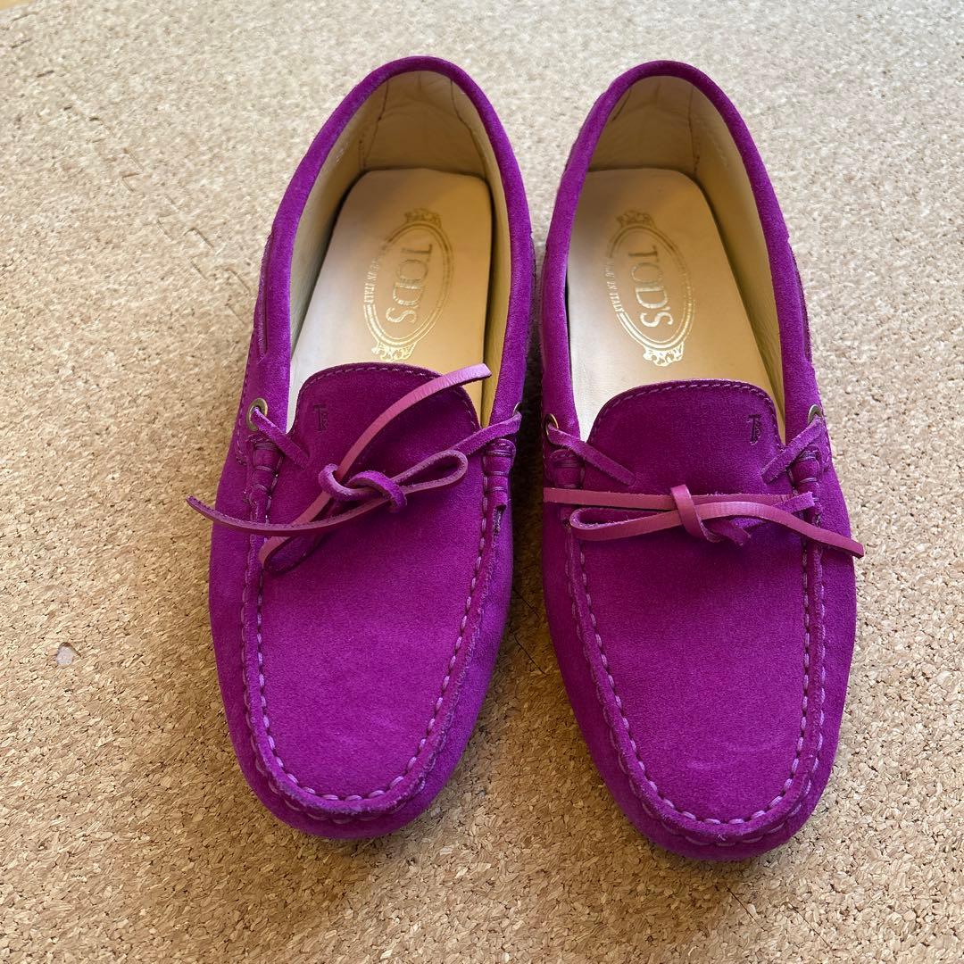 TOD'S パープル スエード ローファー極美品ほぼ未使用　ドライビングシューズ