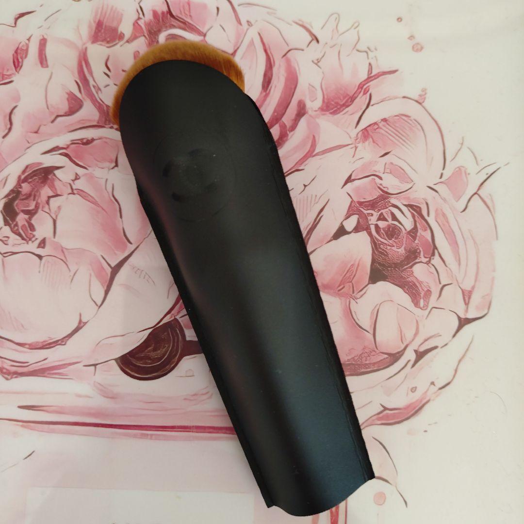 レ　バンソー　ルージュ　ヌワール✫サブリマージュリキッドファンデーションブラシ