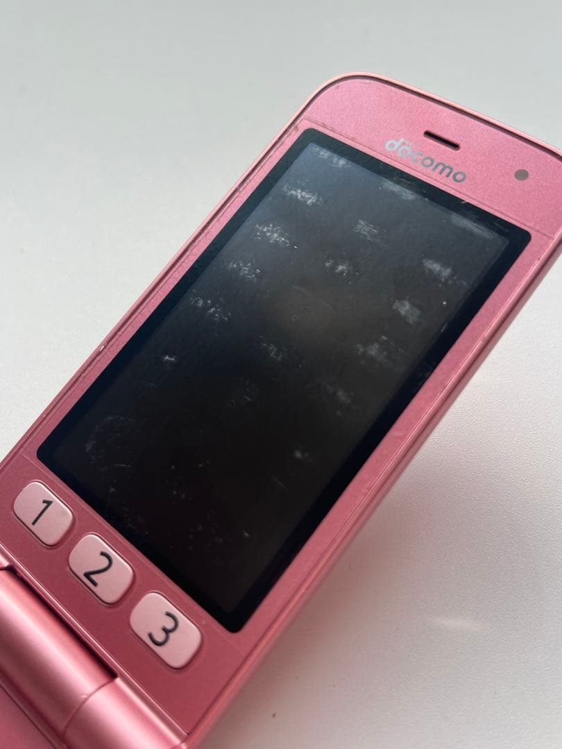 美品　ドコモ らくらくホン F-02J ピンク　充電器付