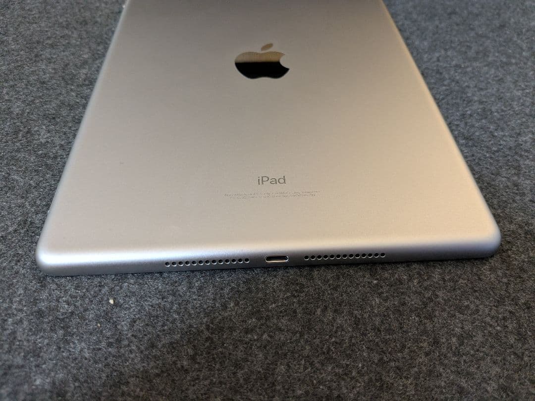 Apple iPad 第6世代 128GB スペースグレー