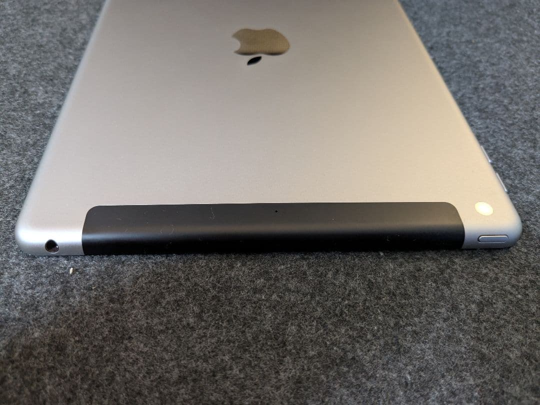 Apple iPad 第6世代 128GB スペースグレー