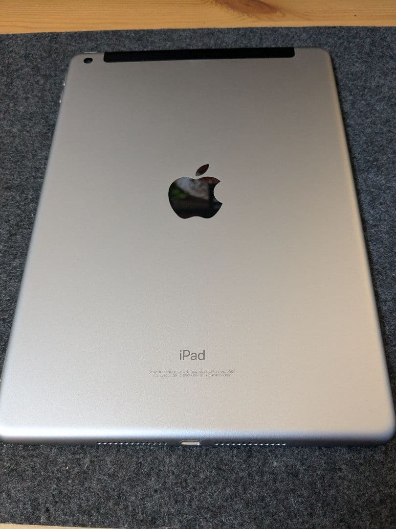 Apple iPad 第6世代 128GB スペースグレー