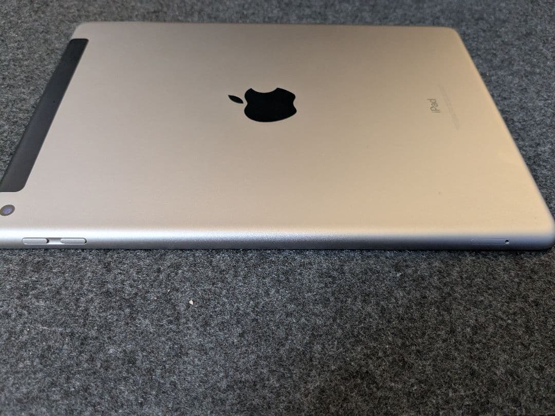 Apple iPad 第6世代 128GB スペースグレー