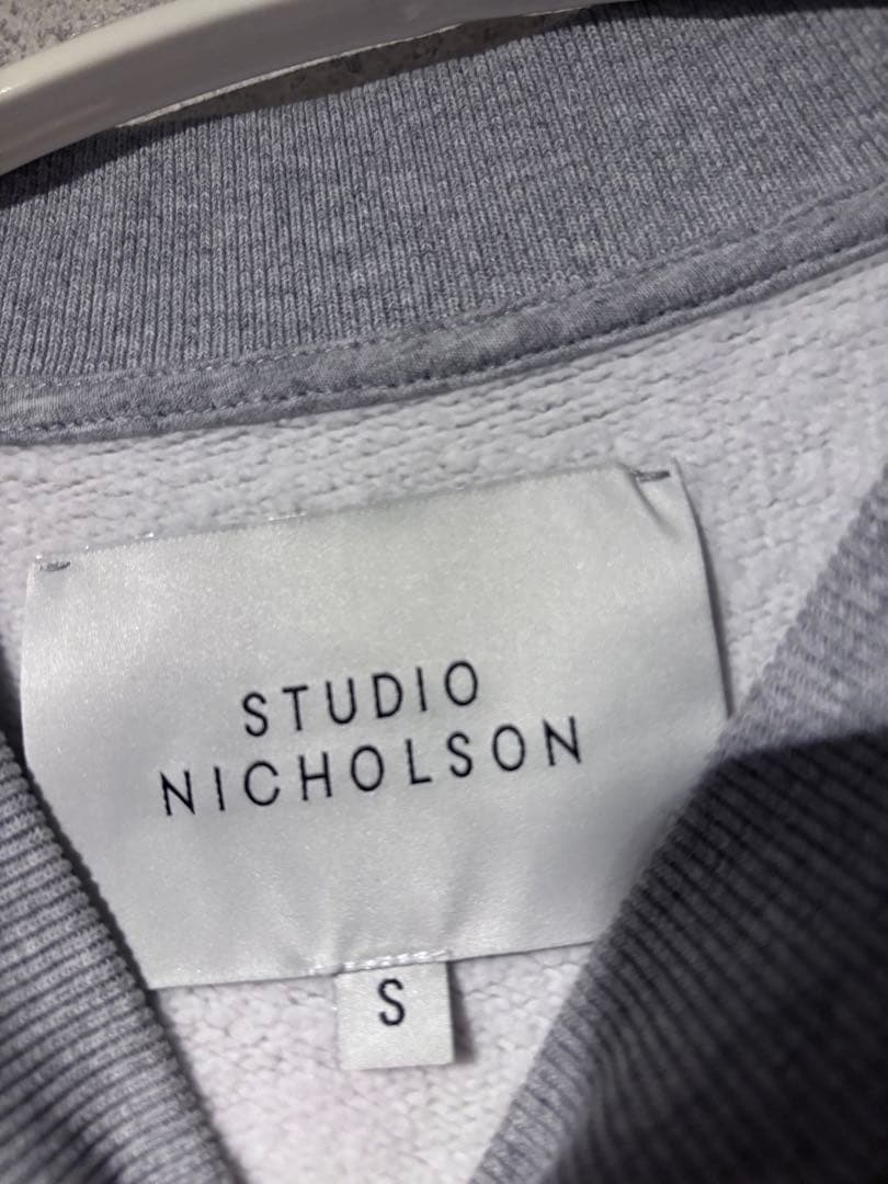 STUDIO NICHOLSON グレー スウェットトレーナー　S 首背面ロゴ