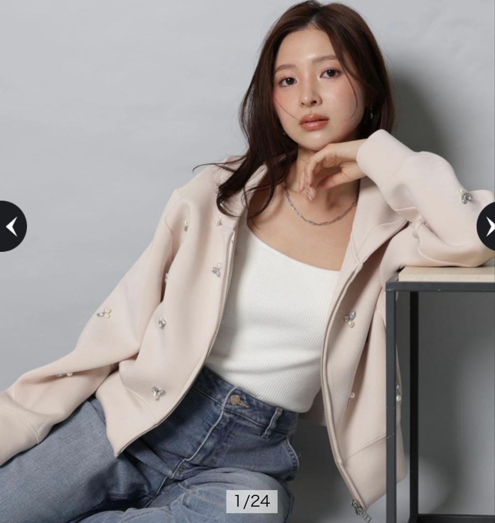 YUKI　アプワイザーリッシェ　キラキラビジューパーカー　ピンクベージュ