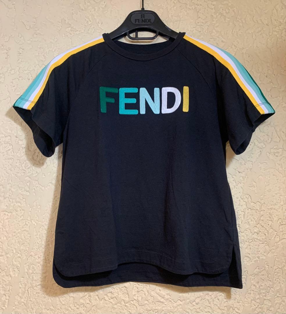 FENDI 黒 Tシャツ カラーストライプ付き