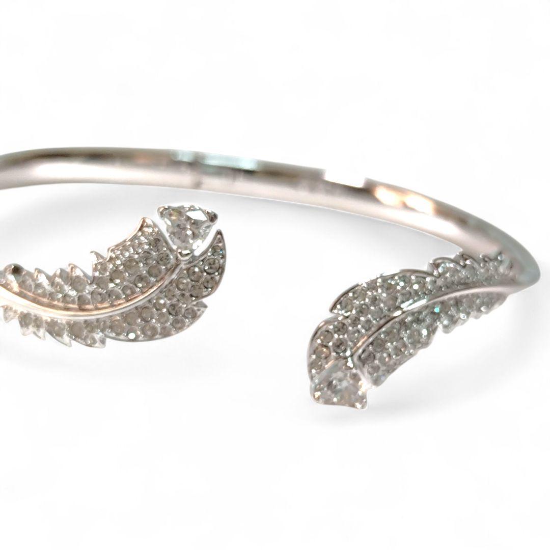 スワロフスキー Swarovski Nice フェザーバングル ブレスレット M