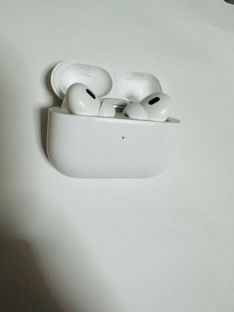 Apple AirPods Pro（第2世代） ​​​​​​​ 充電ケース付き