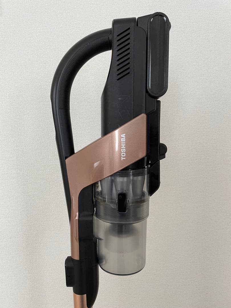 掃除機　コードレスクリーナー　TOSHIBA 2021年
