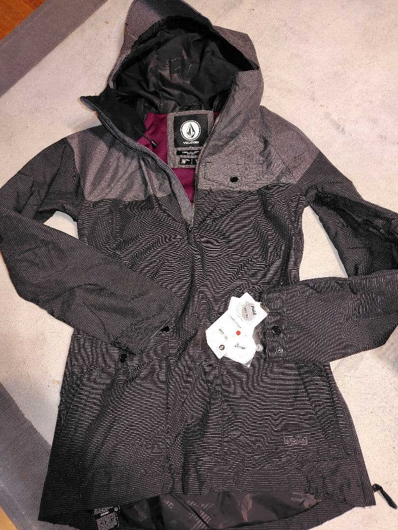VOLCOM スノボウェア　上下　新品タグ付き　S　XS