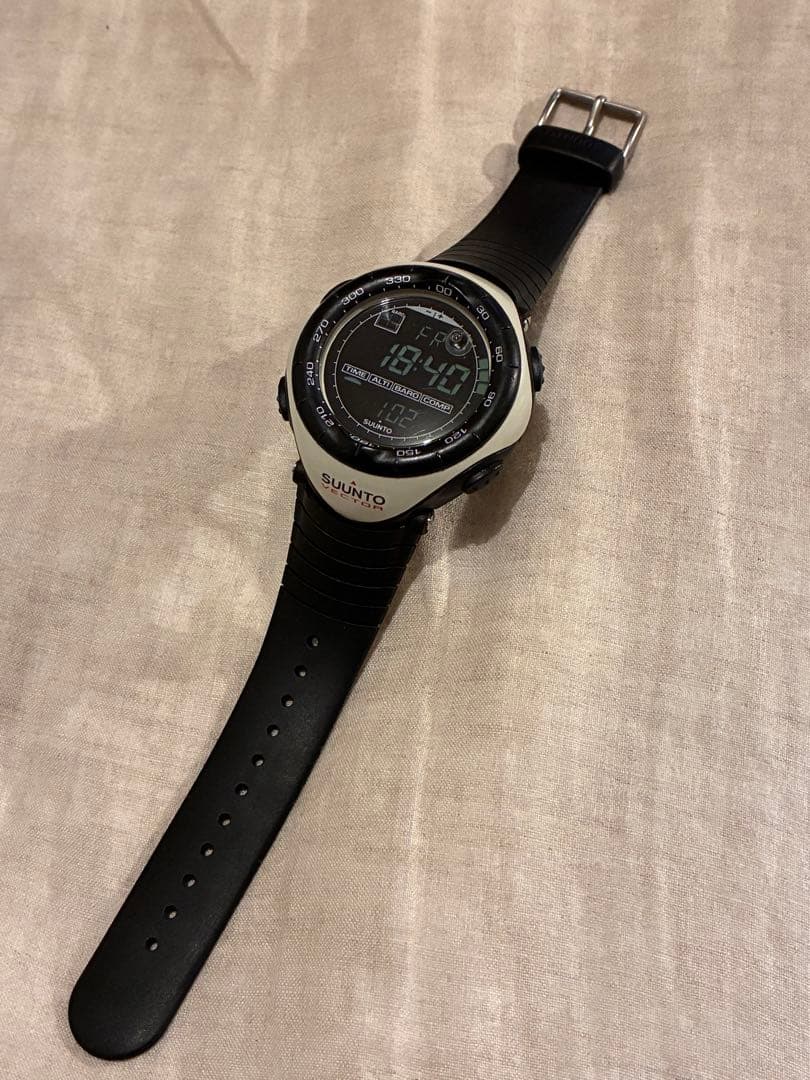 SUUNTO VECTOR 白 美品 時計本体のみ