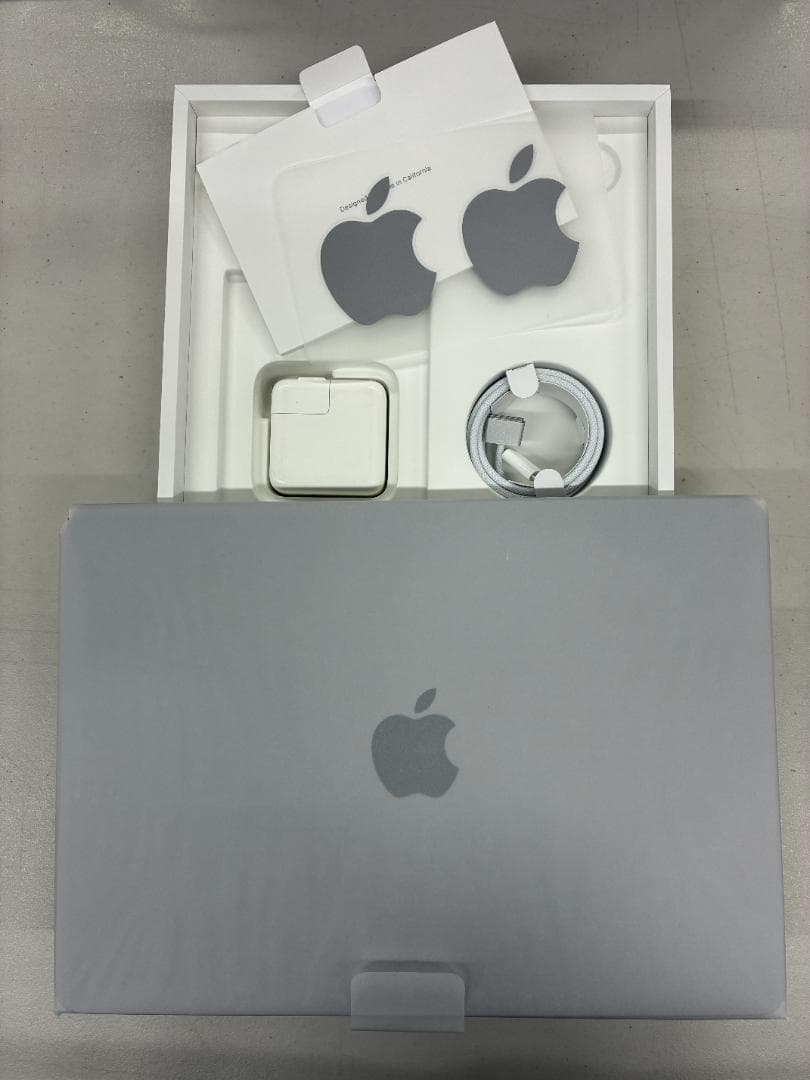 M2 13インチ MacBook Air 16GB 512GB スペースグレイ