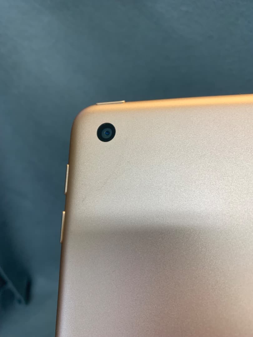 ジャンク品 iPad 第6世代 32GB Wi-Fi版 ゴールド色