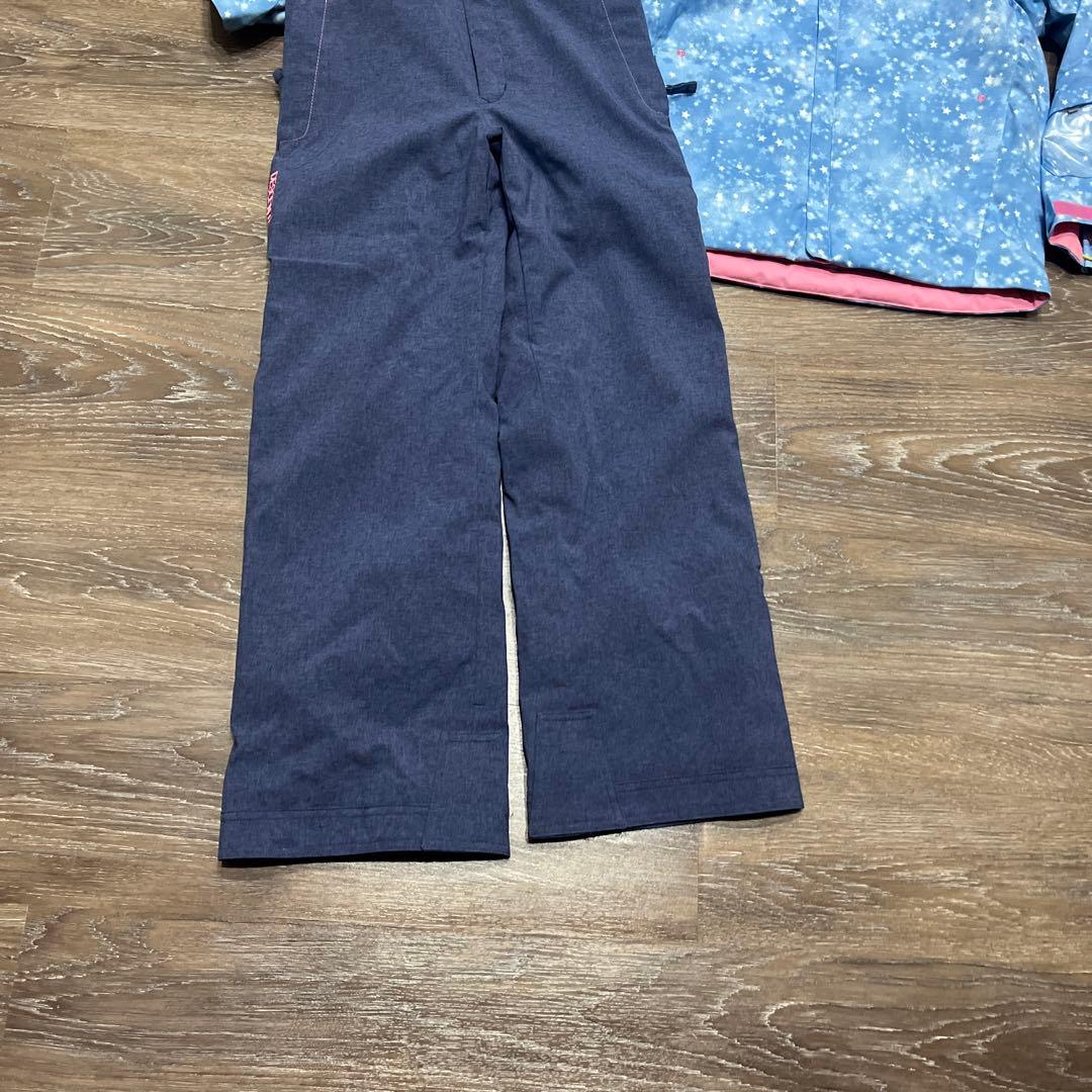 デサントほぼ未使用　150 女の子　スキーウェア 上下　スノーウェア