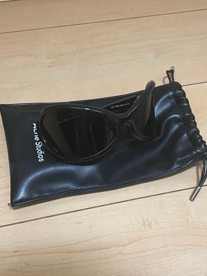 ACNE STUDIOS ブラック フレームサングラス