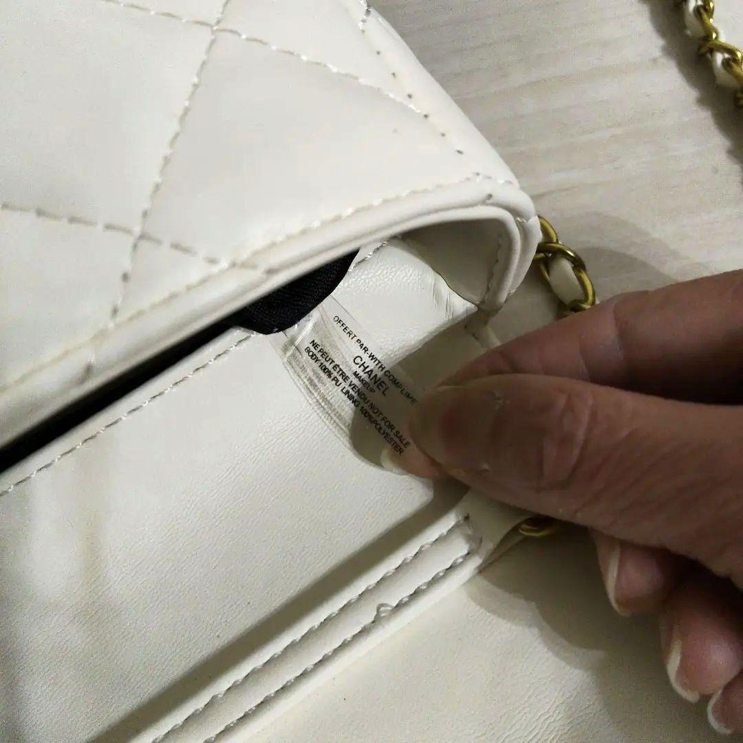 CHANEL　ノベルティ　チェーンショルダーバッグ　ホワイト