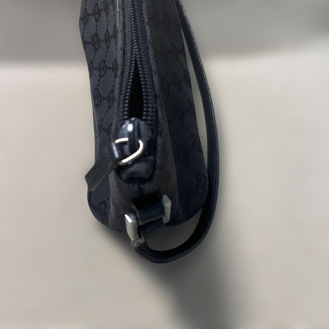 【人気品】グッチGUCCI黒 GG柄アクセサリーポーチ ワンショルダーバッグ