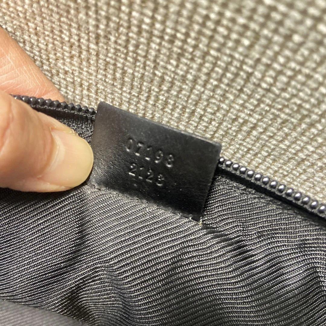 【人気品】グッチGUCCI黒 GG柄アクセサリーポーチ ワンショルダーバッグ