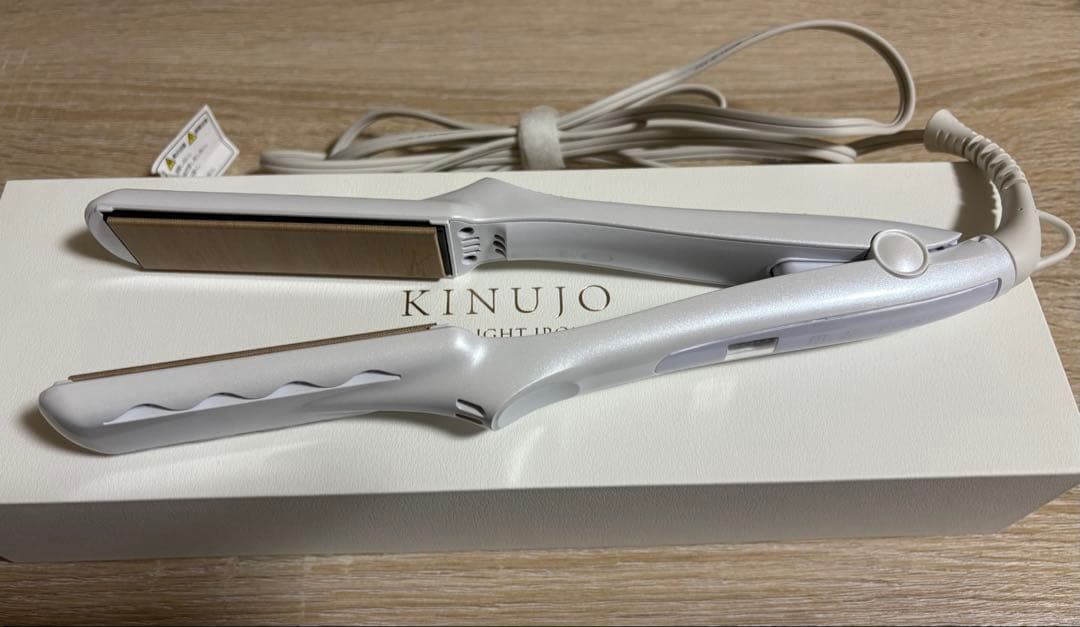 【極美品】KINUJO ストレートアイロン LM-225 ホワイト