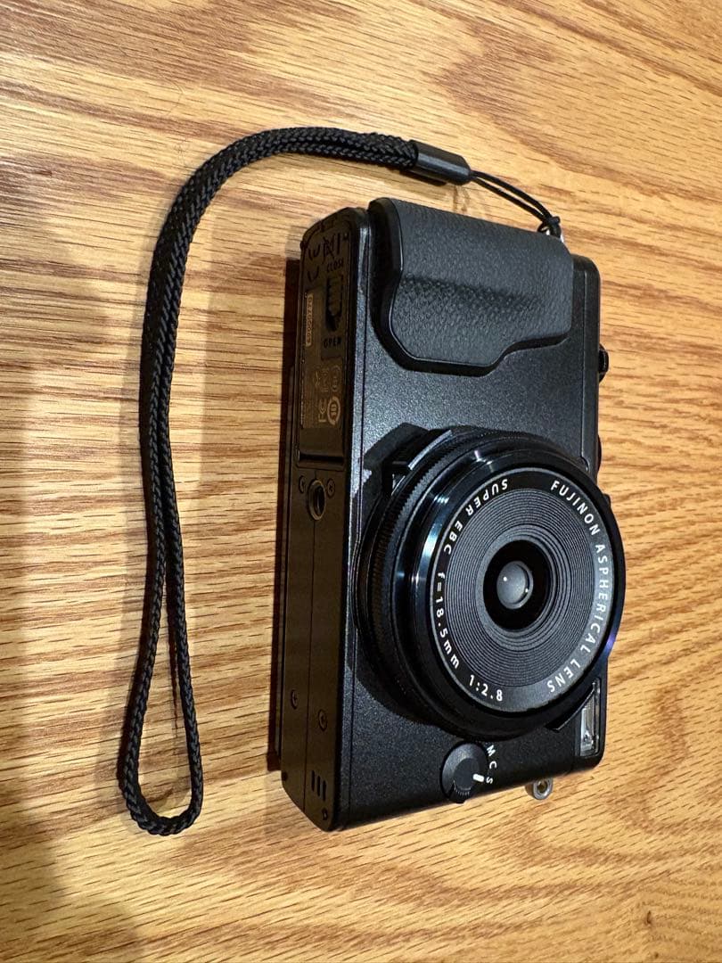 Fujifilm X70 コンパクトデジタルカメラ