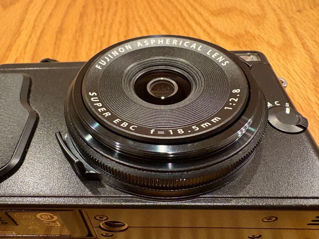 Fujifilm X70 コンパクトデジタルカメラ