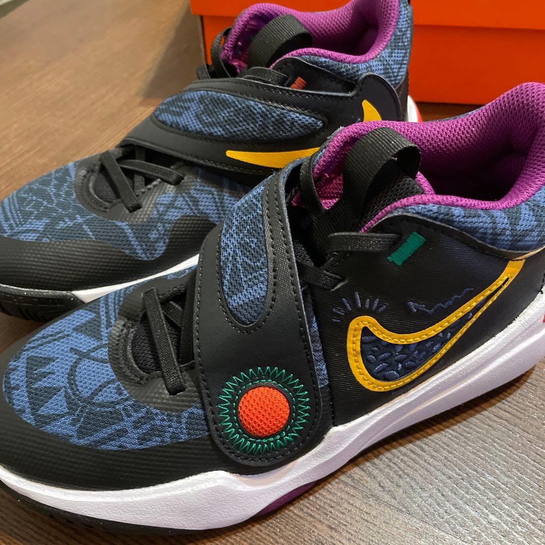 値下げ！ナイキ　NIKE Team hustle D11 23.5cm