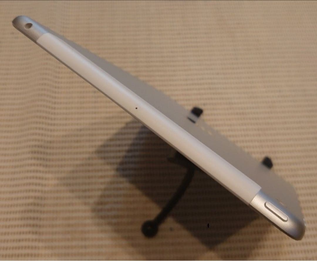 DMPY1完動品SIMフリー液晶無傷iPad第6世代(A1954)本体32GB