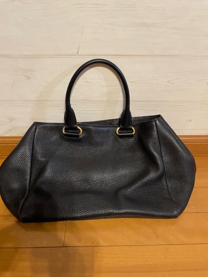 プラダ レザーバック