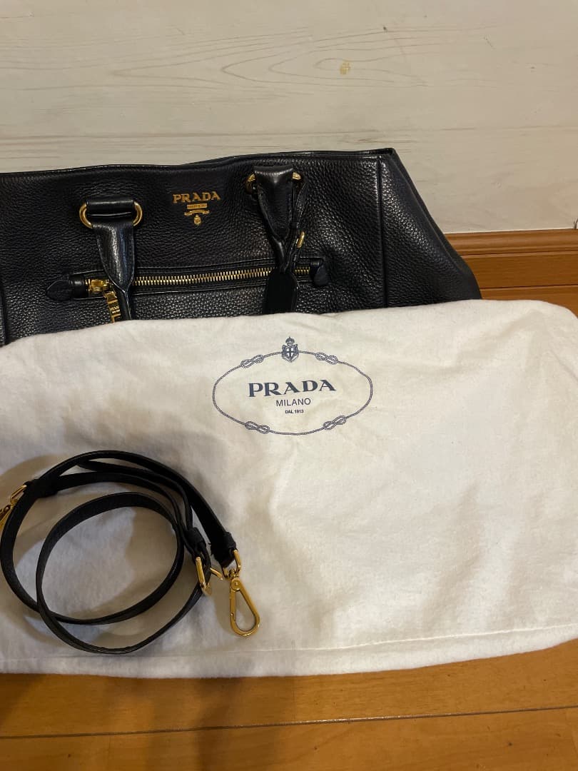 プラダ レザーバック