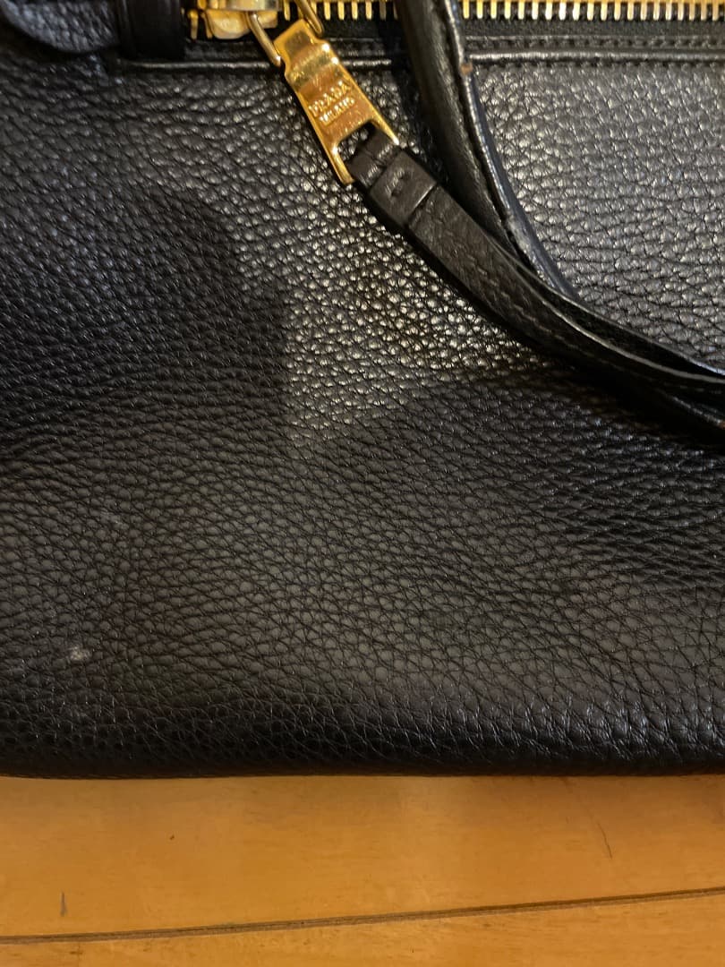 プラダ レザーバック