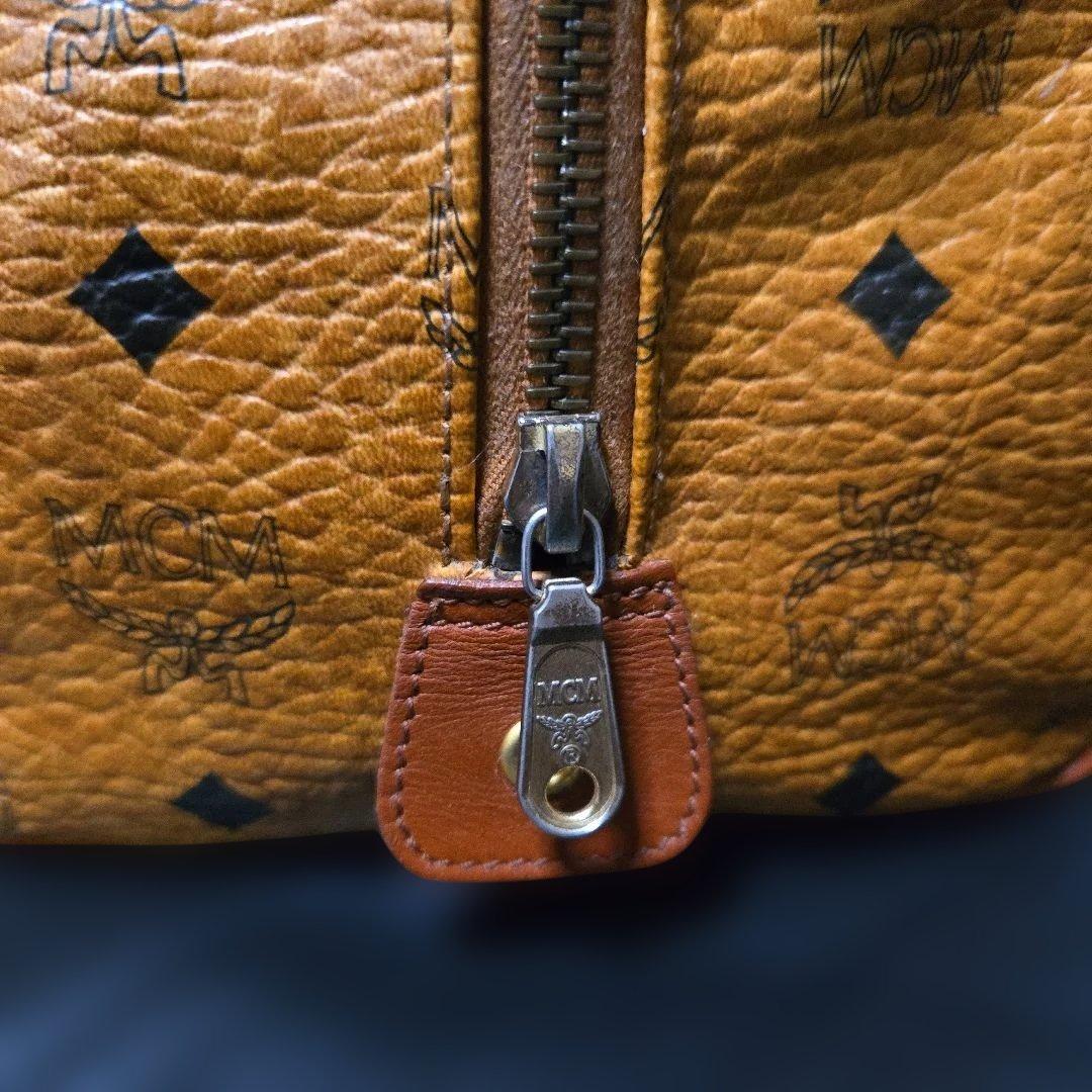 MCMロゴ入りブラウンレザー　ボストンバッグ　ハンドバッグ