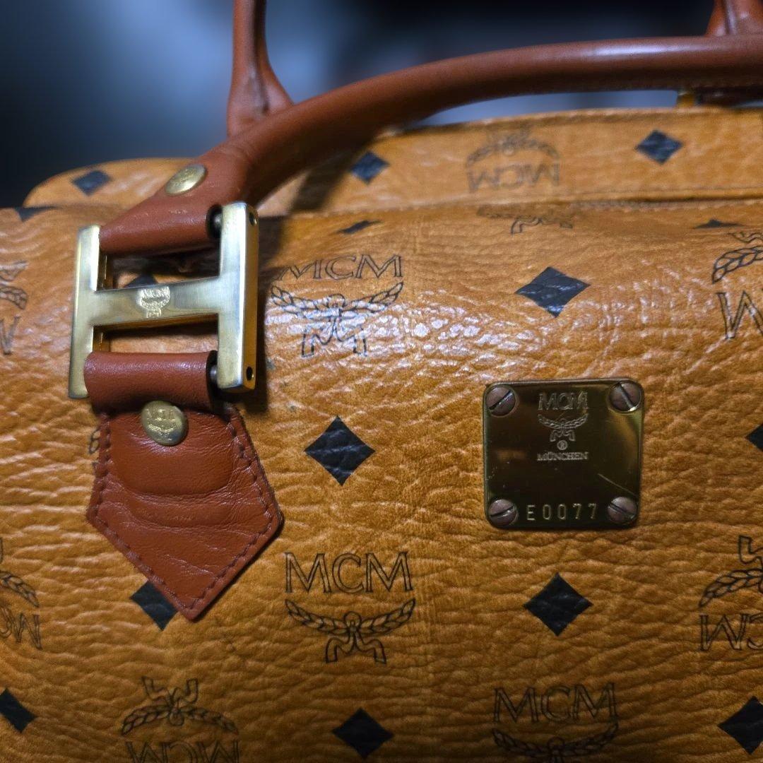 MCMロゴ入りブラウンレザー　ボストンバッグ　ハンドバッグ