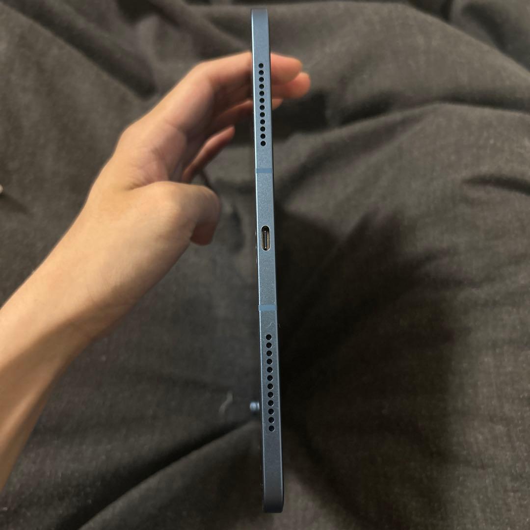 (りょう)iPad Air (第５世代) Wi-Fi 64GBブルー