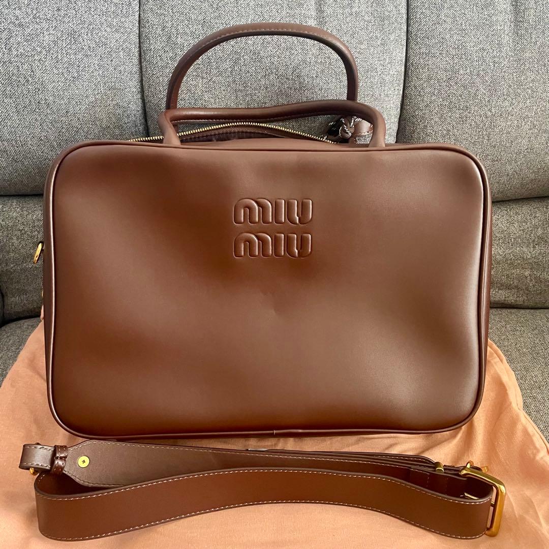 miu miu ブラウン レザービジネスバッグ