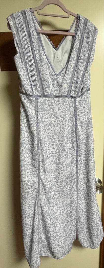 ワンピース herlipto Lace Trimmed Floral Dress