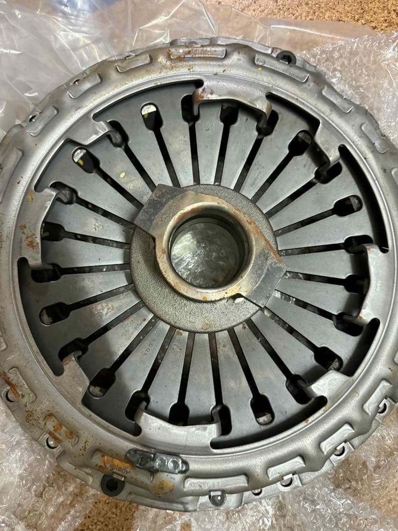 日野プロフィアA09エンジンのクラッチ
