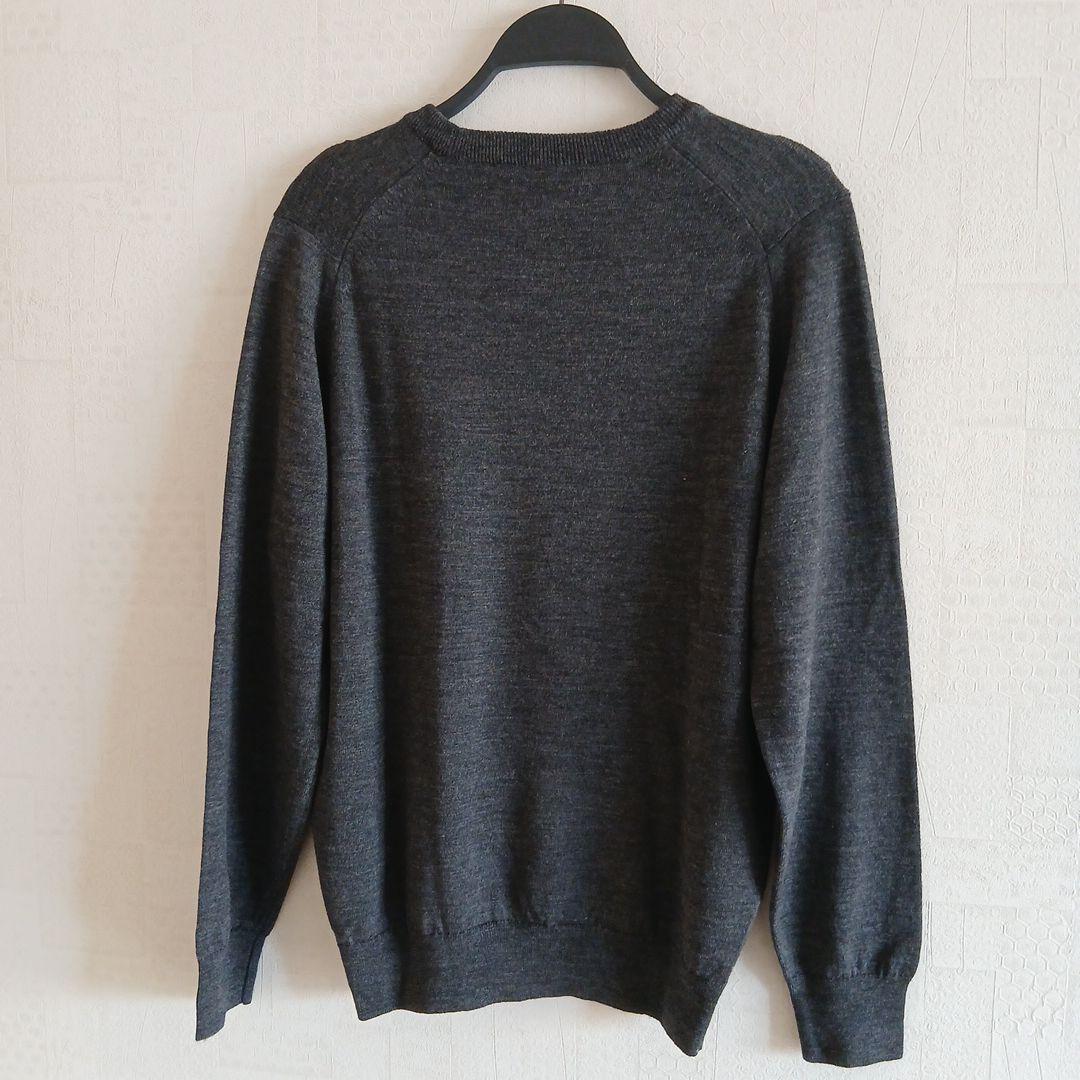 ダークグレー クルーネックセーター