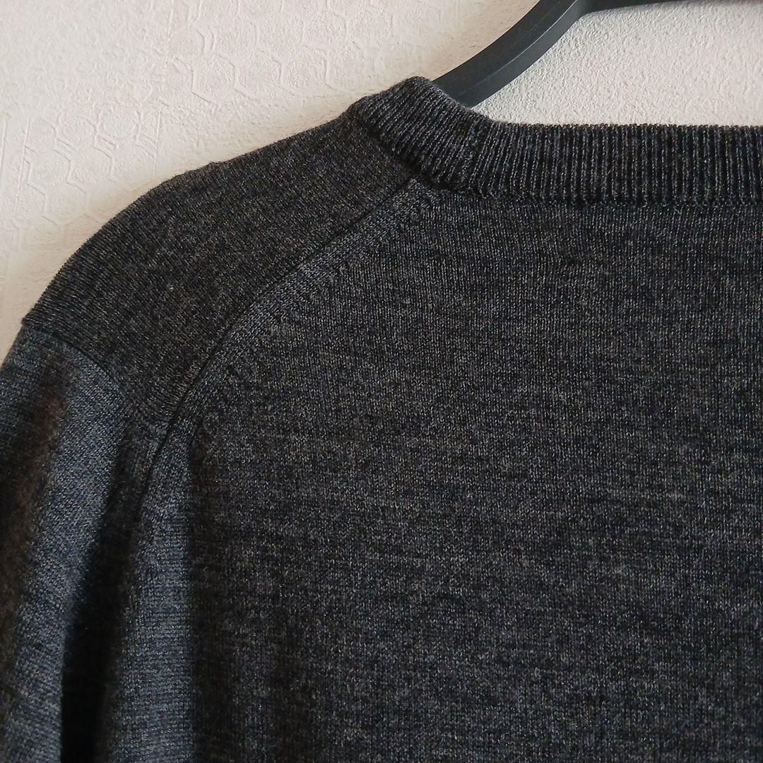 ダークグレー クルーネックセーター
