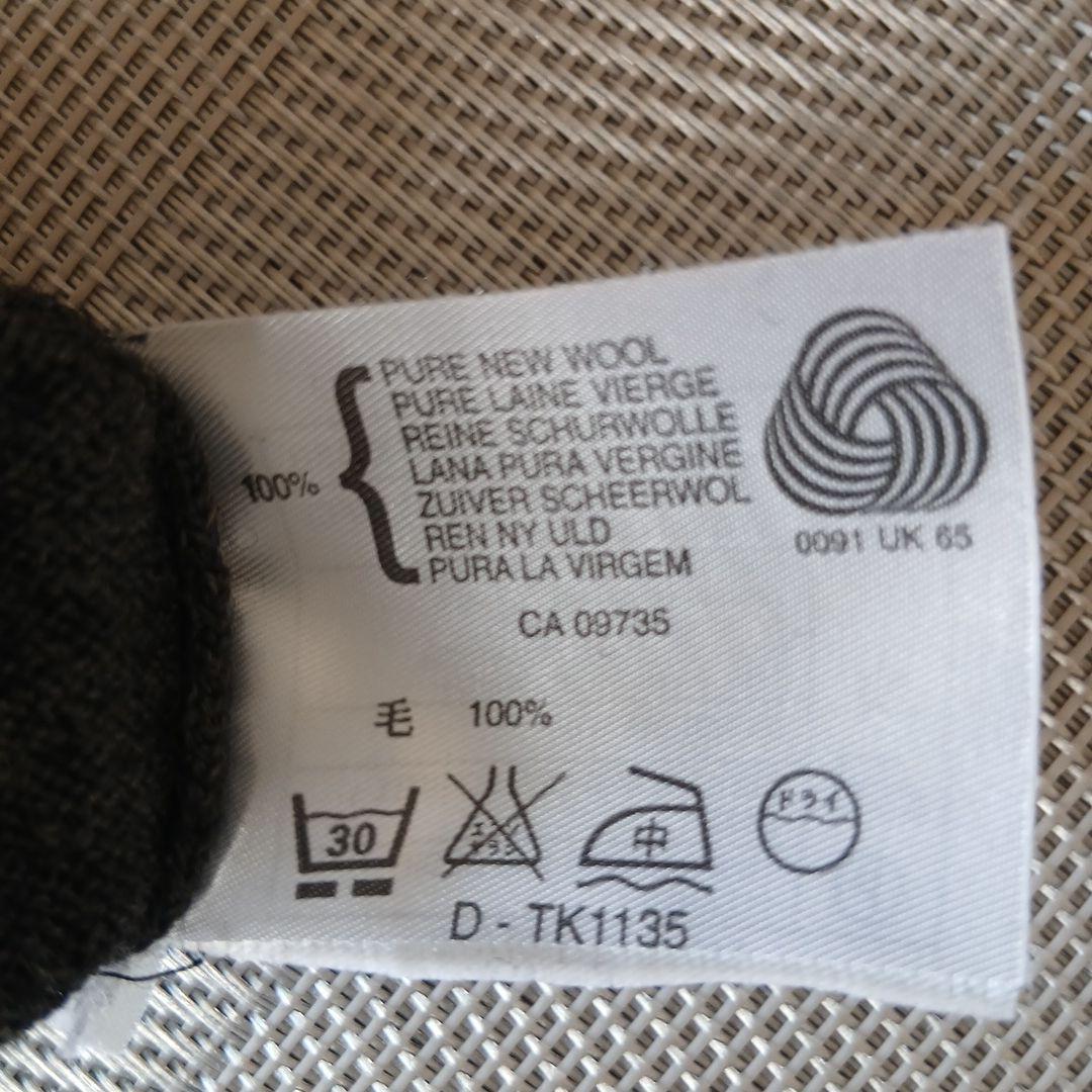 ダークグレー クルーネックセーター