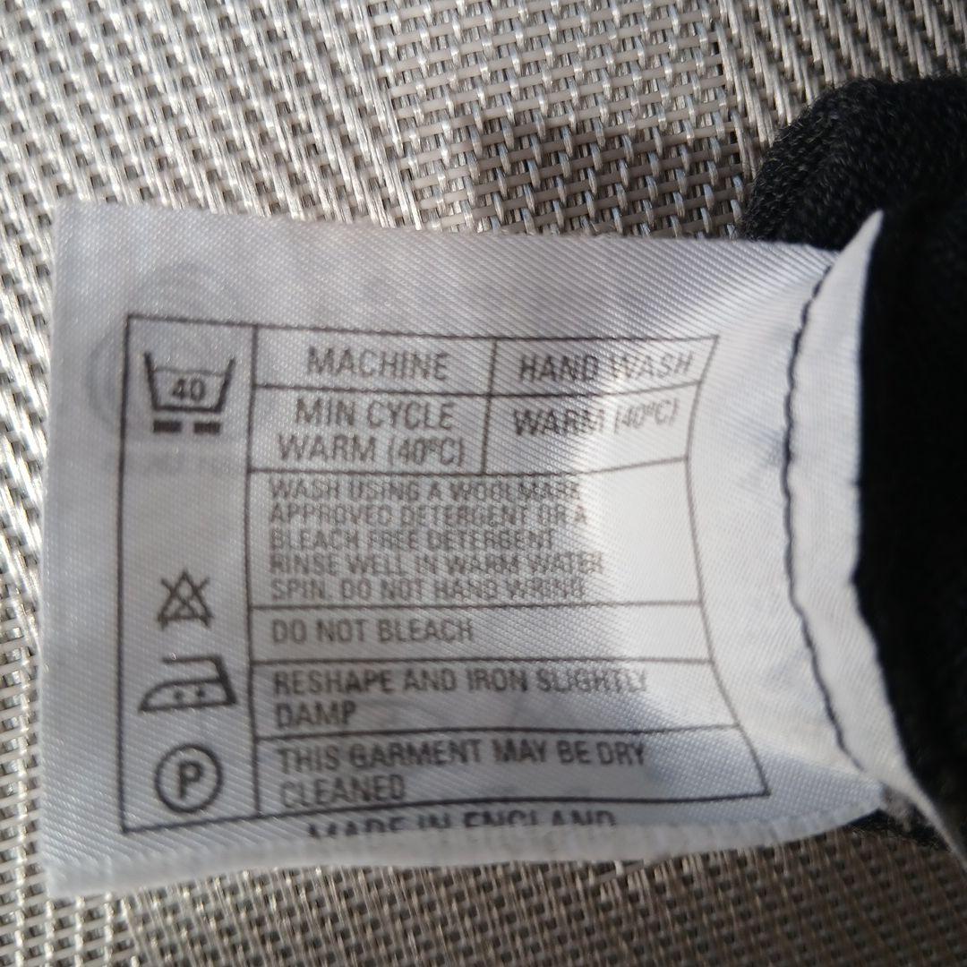 ダークグレー クルーネックセーター